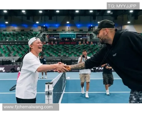 丹尼的足球传奇之路：从青涩少年到全球瞩目球星的成长历程